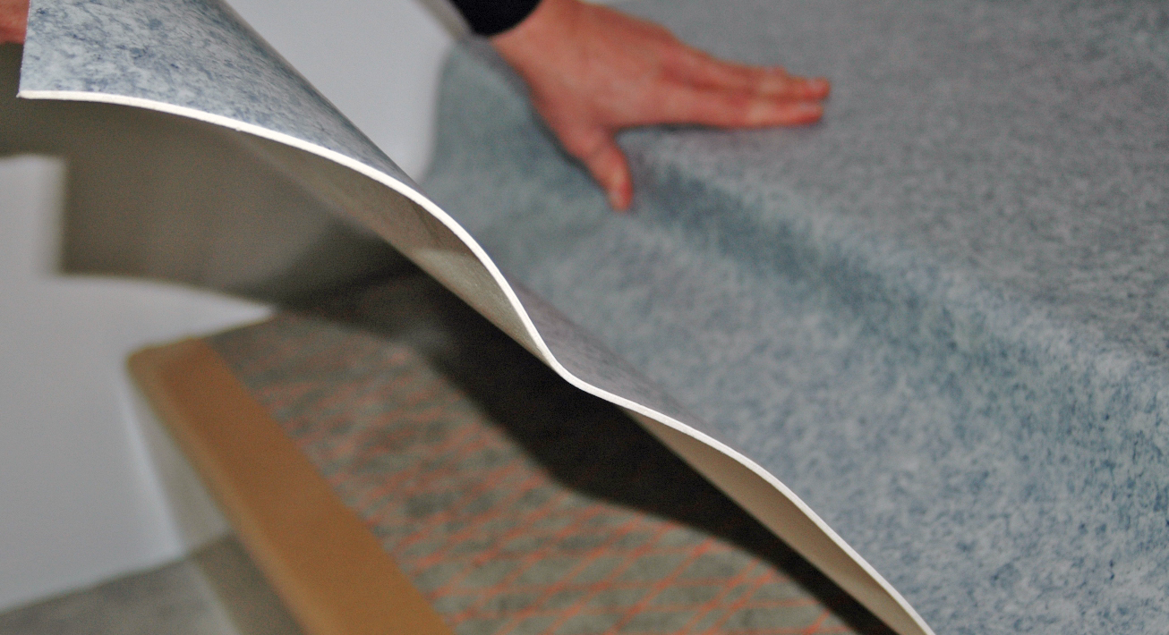<ul><li>Doppelseitiges Hochleistungs-Rasterklebeband zur Verlegung von weichen Bodenbelägen (Teppich, PVC / Gummi, Linoleum, Naturfasern) auf Treppen auf allen Arten von Untergründen</li></ul>