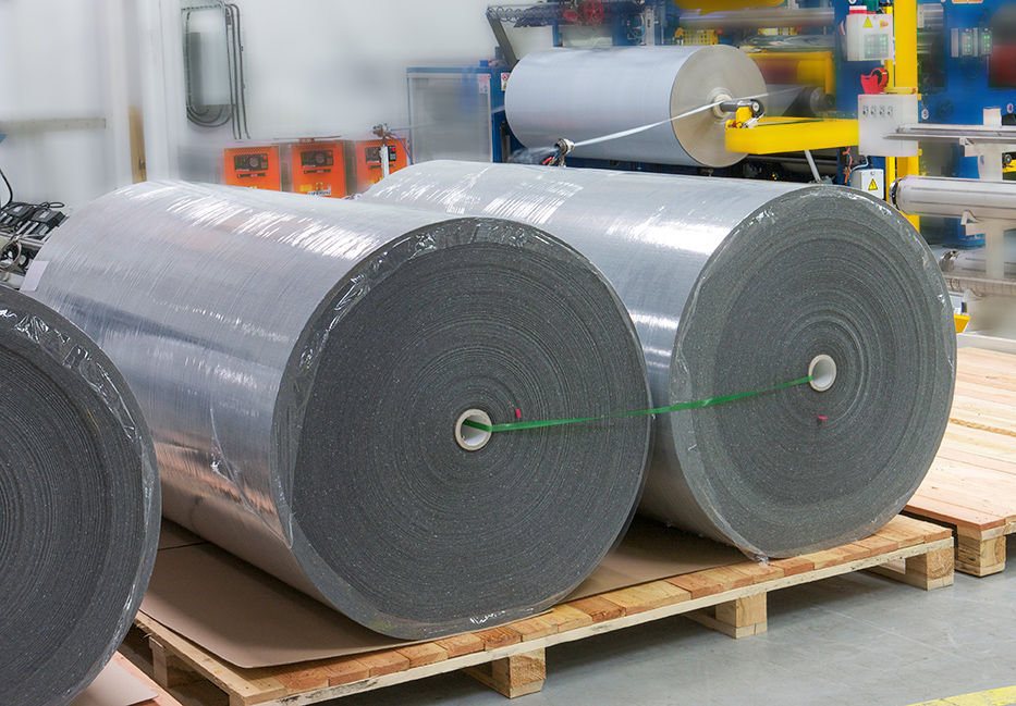 <ul><li>Heavy weight rolls</li><li>1500mm diameter at machine entry and 1200mm at machine exit</li><li>Small to very large series (500 to 100 000m²/month)</li></ul>