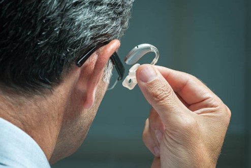 <ul><li>Double-sided adhesive solution used to attach flexible hearing aids&nbsp;</li></ul>