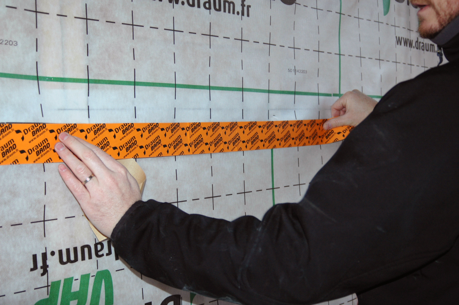 <ul><li>Einseitiges Fugendichtband Hochleistungspapier </li><li>Lösungsmittelfreier Acrylklebstoff</li></ul>