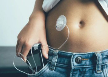 <ul> <li>Mäkká netkaná náplasť pre inzulínovú pumpu s použitím technológie LSFtech (biokompatibilné lepidlo podľa normy ISO 10993 so zárukou, že neobsahuje IBOA a MBPA)</li> </ul>
