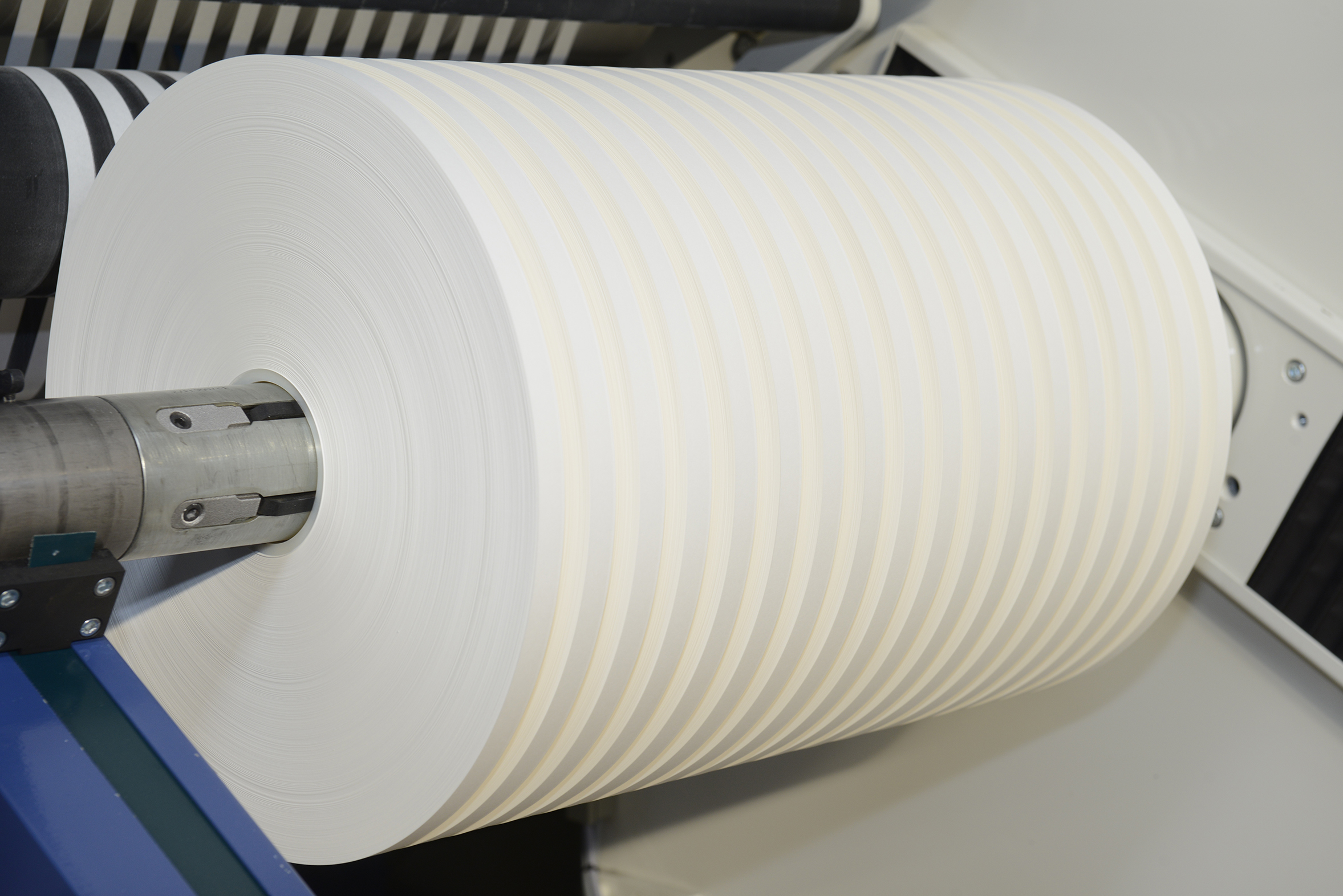 <ul> 	<li>Ruban adhésif double face polyester pour la fermeture des sachets PE et PP</li> 	<li>Conformes aux normes de contact alimentaire : 1935/2004/CE, 10/2011/CE, NF EN1186</li> </ul>