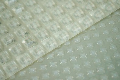 <ul><li>Tampons PU adhésivés destinés à amortir les bruits d'impact&nbsp;</li></ul>