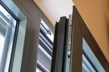 <ul><li>Adhesive black EPDM cellular rubber perfectly adapted to the sealing constraints for the joinery</li><li>Excellent water and ageing resistance (FCBA certification) </li></ul>